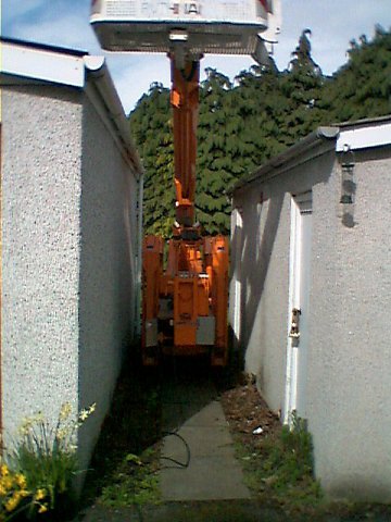 platform-folds-down-to-only-1-meter-wide-2